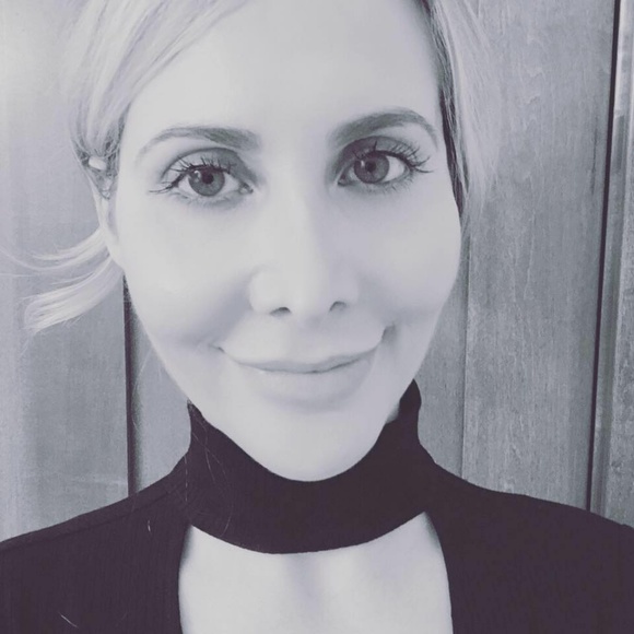 Meet your Posher, Vanessa - Picture 1 of 3